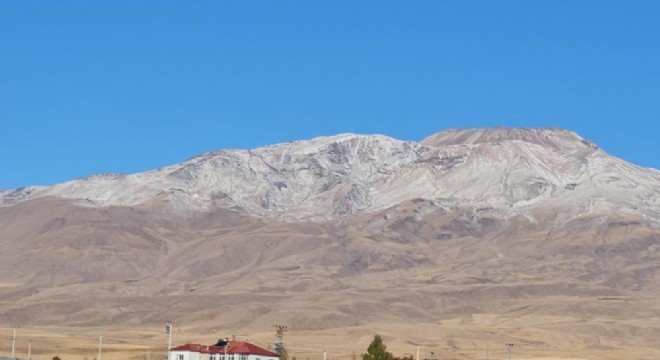 Süphan Dağı beyaza büründü